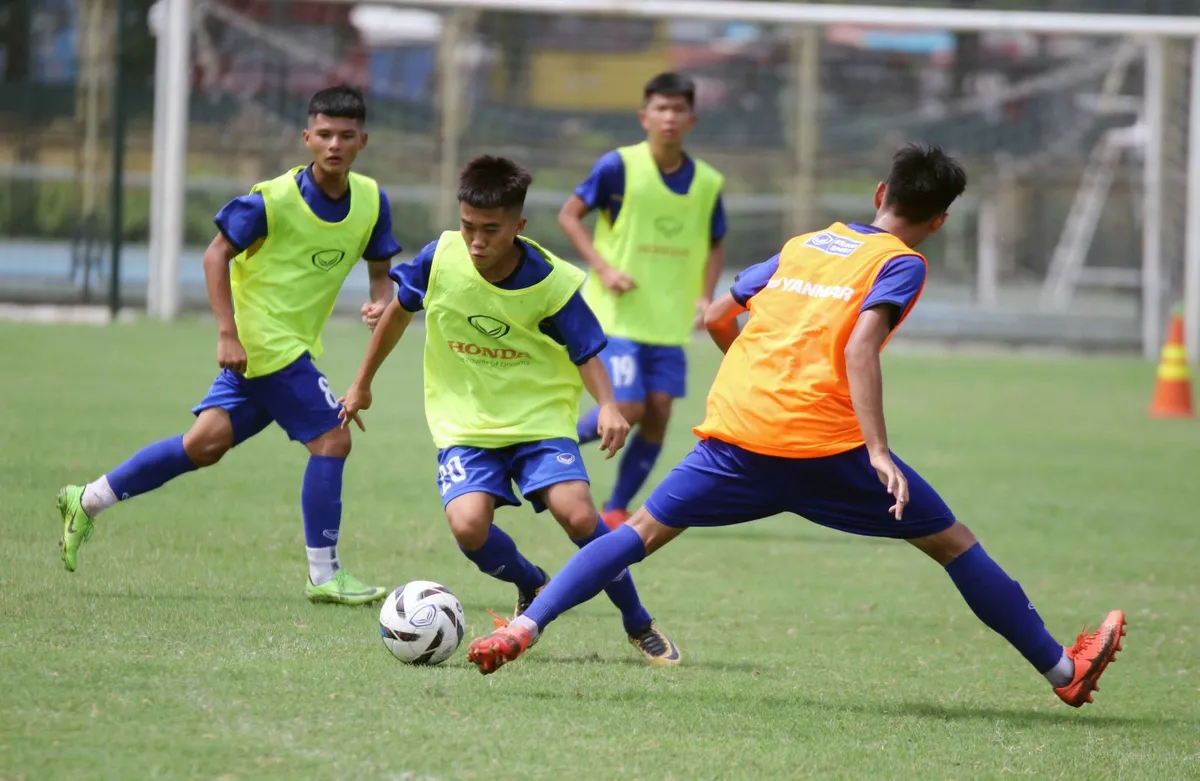 HLV Đinh Thế Nam: ĐT U15 Việt Nam hướng tới mục tiêu cao nhất tại giải Đông Nam Á - Ảnh 1.