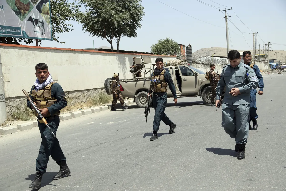 Đánh bom liên hoàn tại Kabul (Afghanistan) gây nhiều thương vong - Ảnh 8.