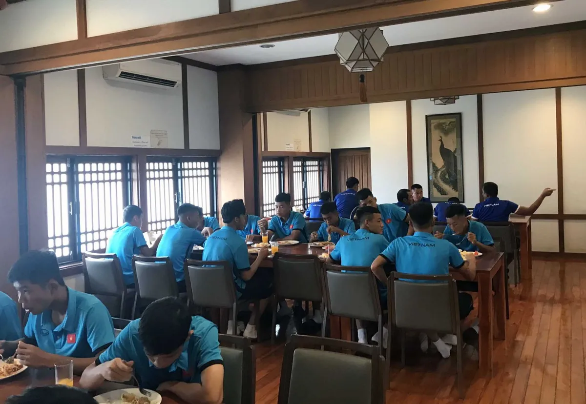 ĐT U15 Việt Nam đã đến Chonburi, tập trung cao độ cho trận ra quân - Ảnh 2. ĐT U15 Việt Nam đã đến Chonburi, tập trung cao độ cho trận ra quân - Ảnh 2.