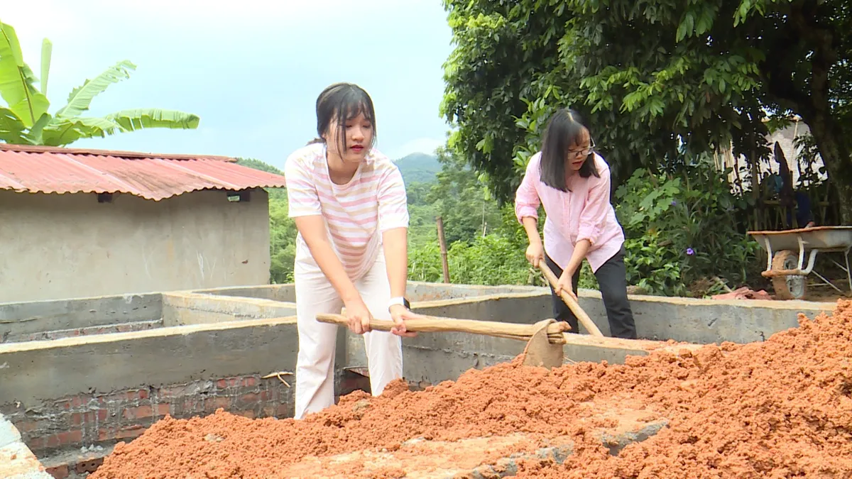 Quỹ Tấm lòng Việt và du học sinh Mỹ khoác chiếc áo mới cho điểm trường vùng cao - Ảnh 23.