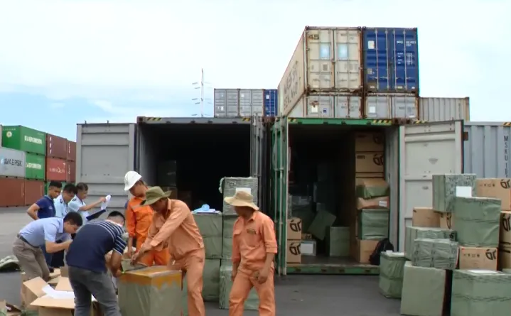 Bắt giữ hàng hóa nước ngoài giả xuất xứ Việt Nam - Ảnh 1. Bắt giữ hàng hóa nước ngoài giả xuất xứ Việt Nam - Ảnh 1.