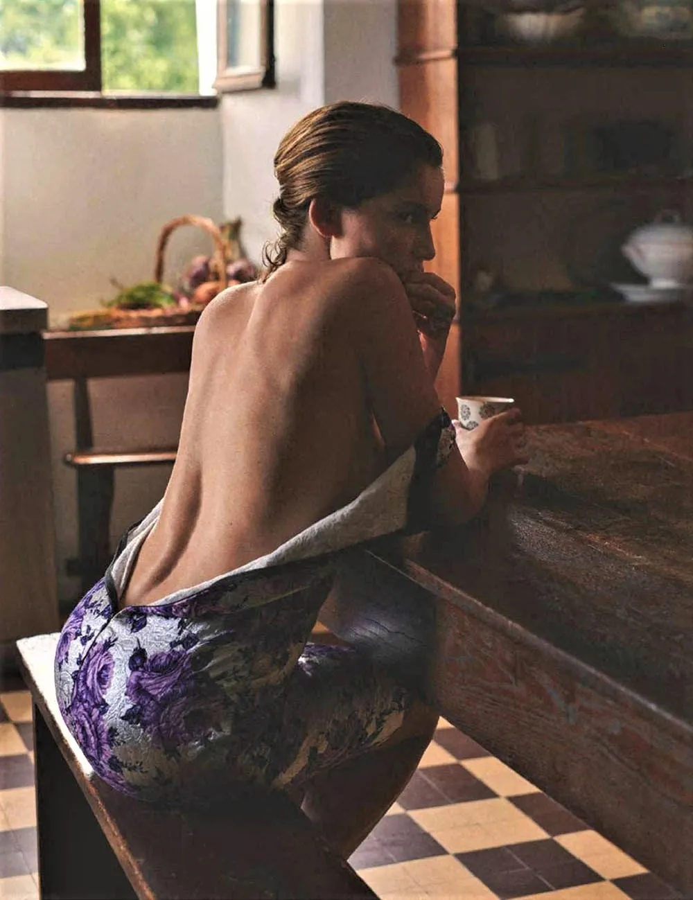 Bực bội với những đường cong của Laetitia Casta - Ảnh 7.