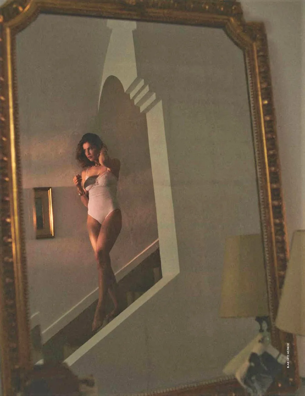 Bực bội với những đường cong của Laetitia Casta - Ảnh 6.