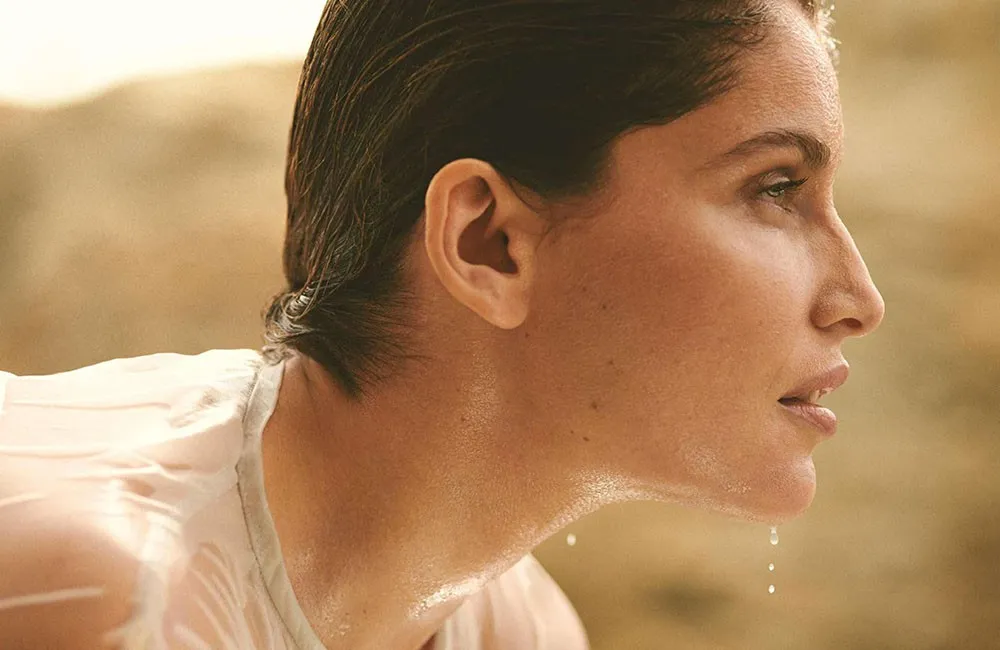 Bực bội với những đường cong của Laetitia Casta - Ảnh 5.