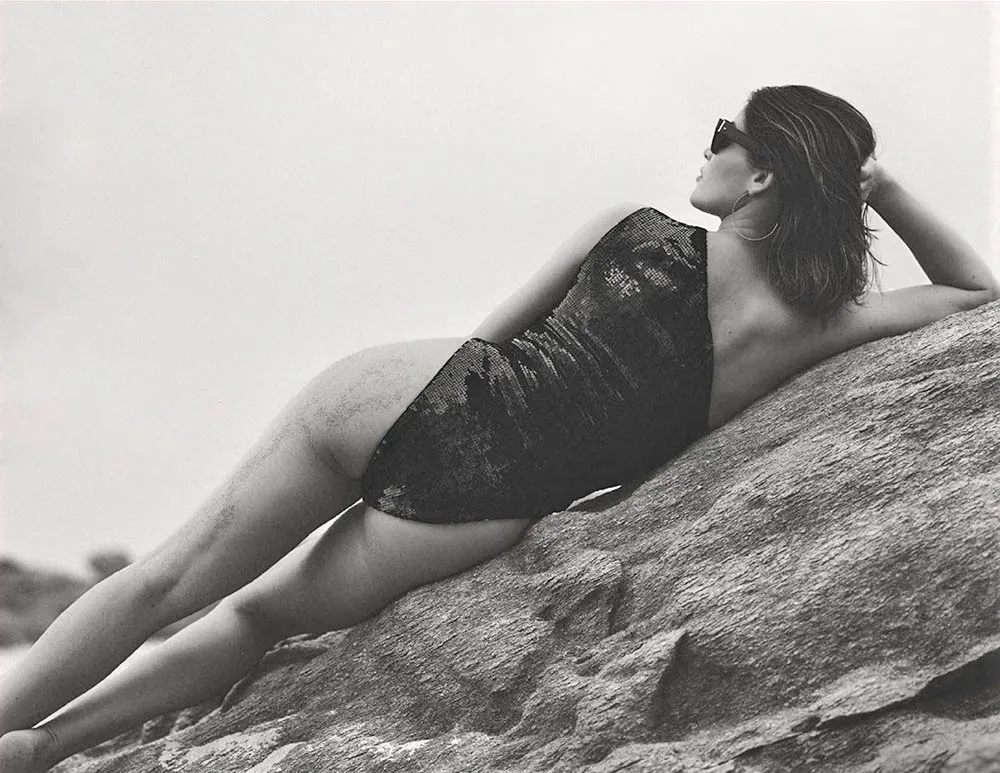 Bực bội với những đường cong của Laetitia Casta - Ảnh 4.