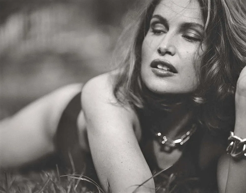 Bực bội với những đường cong của Laetitia Casta - Ảnh 3.