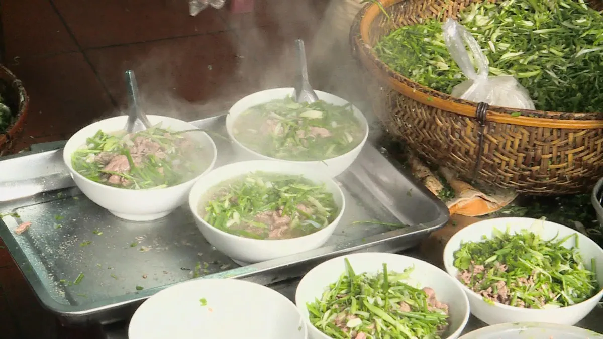 Phở Thìn lần đầu tiên bổ sung món mới vào thực đơn - Ảnh 1.