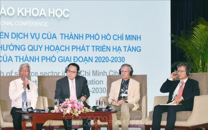 Phát triển hạ tầng phù hợp cho dịch vụ tăng trưởng - Ảnh 2. Phát triển hạ tầng phù hợp cho dịch vụ tăng trưởng - Ảnh 2.