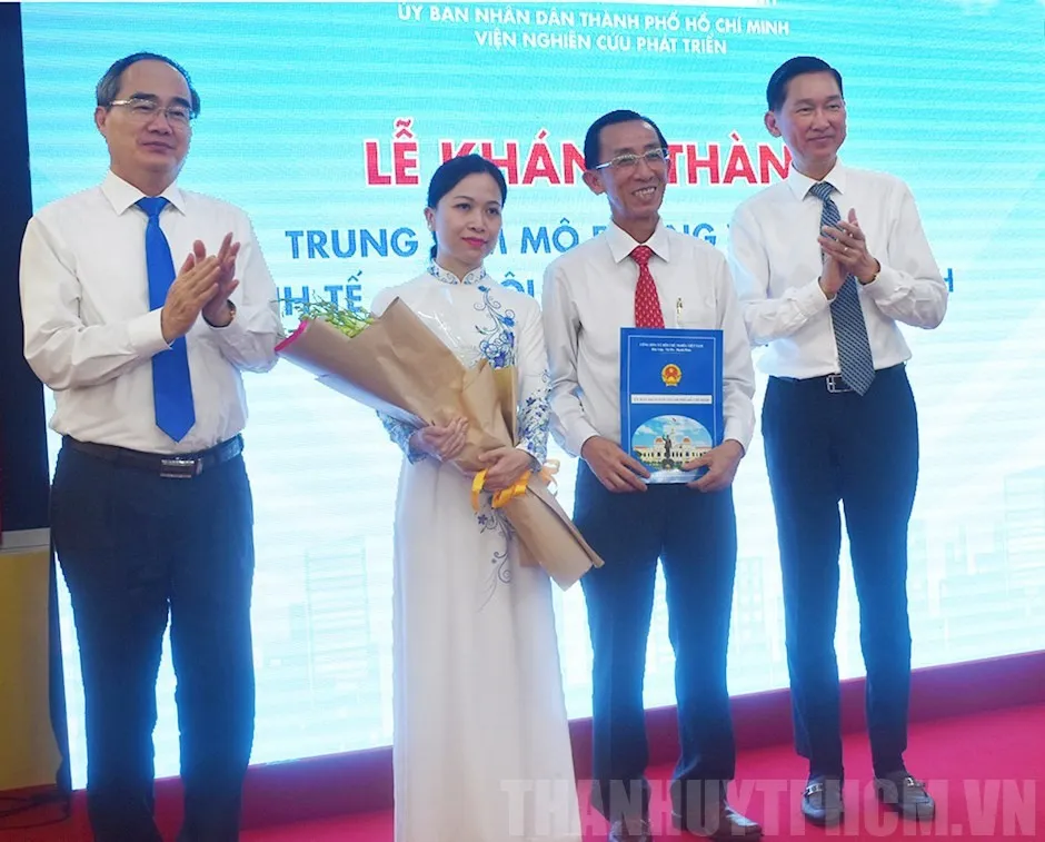 TP.HCM khánh thành Trung tâm mô phỏng và dự báo kinh tế - xã hội - Ảnh 1. TP.HCM khánh thành Trung tâm mô phỏng và dự báo kinh tế - xã hội - Ảnh 1.