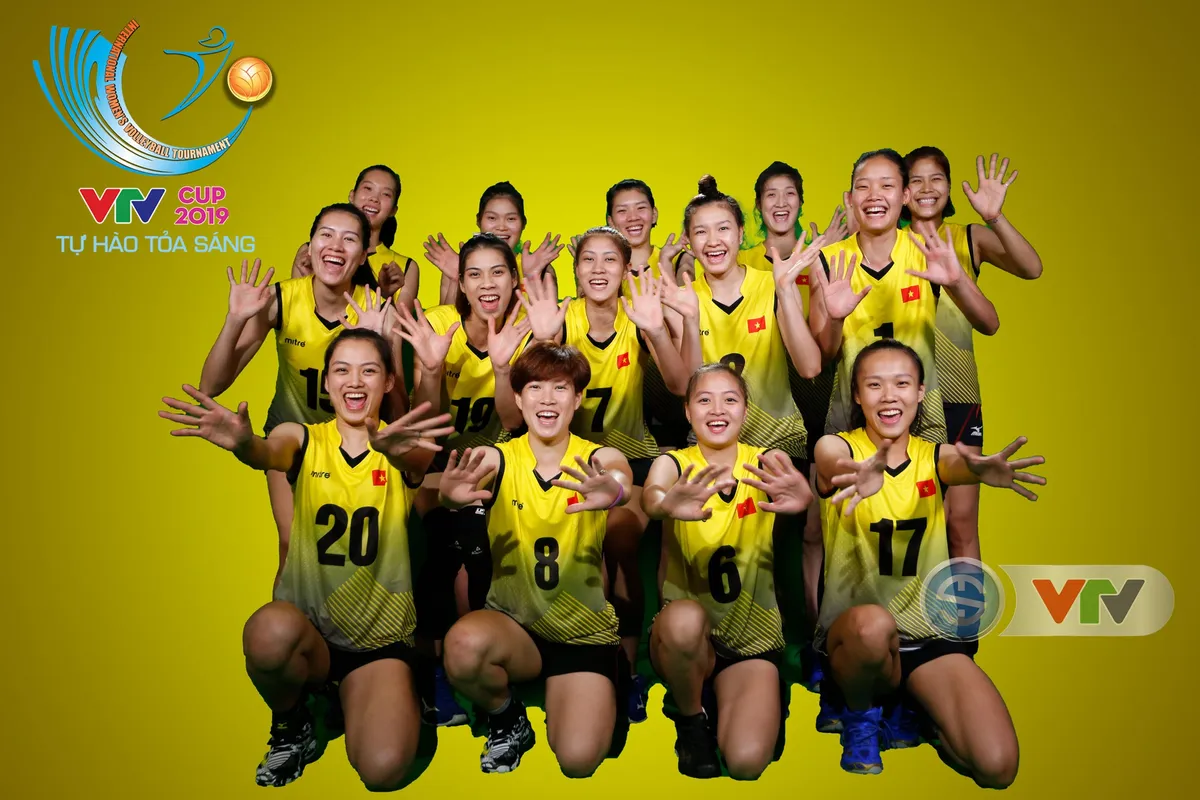 VTV Cup Tôn Hoa Sen 2019: Các cô gái ĐT Việt Nam và CLB NEC Nhật Bản ngộ nghĩnh trong buổi chụp hình - Ảnh 4. VTV Cup Tôn Hoa Sen 2019: Các cô gái ĐT Việt Nam và CLB NEC Nhật Bản ngộ nghĩnh trong buổi chụp hình - Ảnh 4.