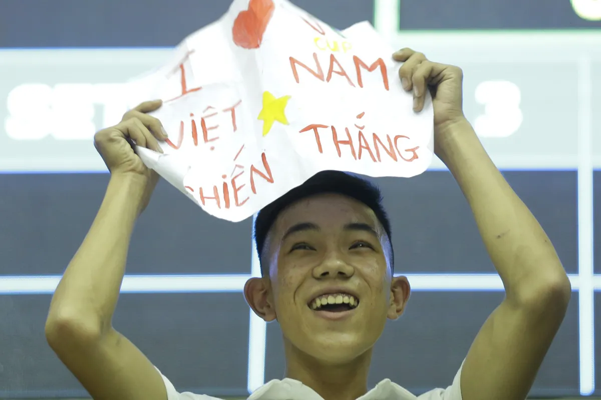 VTV Cup 2019: Khán giả cháy hết mình cùng ĐT Việt Nam trong trận chung kết - Ảnh 8. VTV Cup 2019: Khán giả cháy hết mình cùng ĐT Việt Nam trong trận chung kết - Ảnh 8.