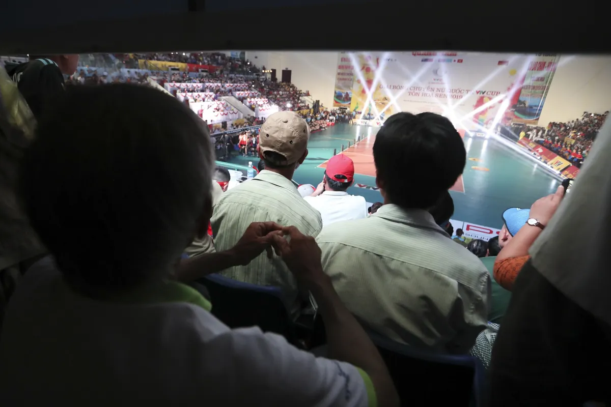 VTV Cup 2019: Khán giả cháy hết mình cùng ĐT Việt Nam trong trận chung kết - Ảnh 2. VTV Cup 2019: Khán giả cháy hết mình cùng ĐT Việt Nam trong trận chung kết - Ảnh 2.