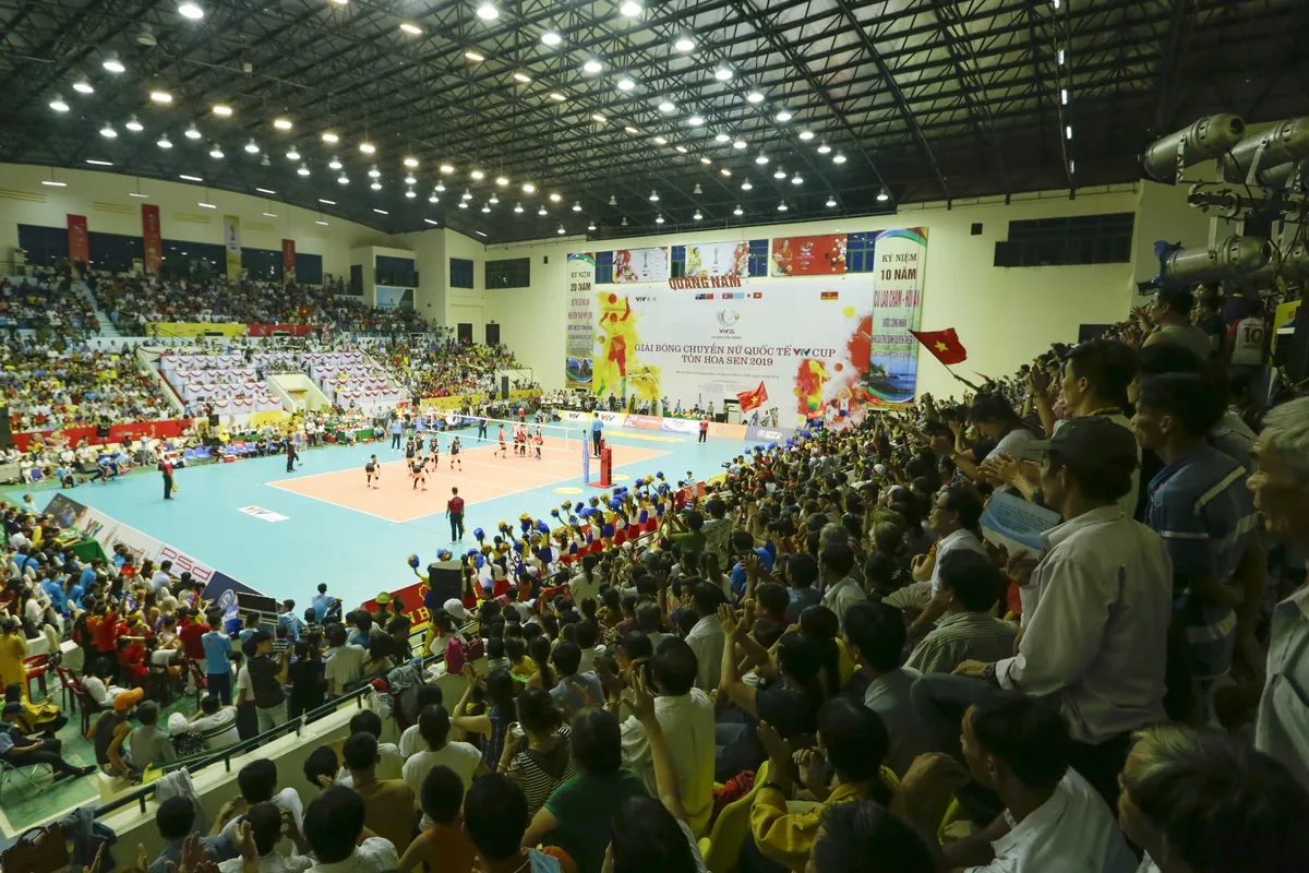 VTV Cup 2019: Khán giả cháy hết mình cùng ĐT Việt Nam trong trận chung kết - Ảnh 1. VTV Cup 2019: Khán giả cháy hết mình cùng ĐT Việt Nam trong trận chung kết - Ảnh 1.