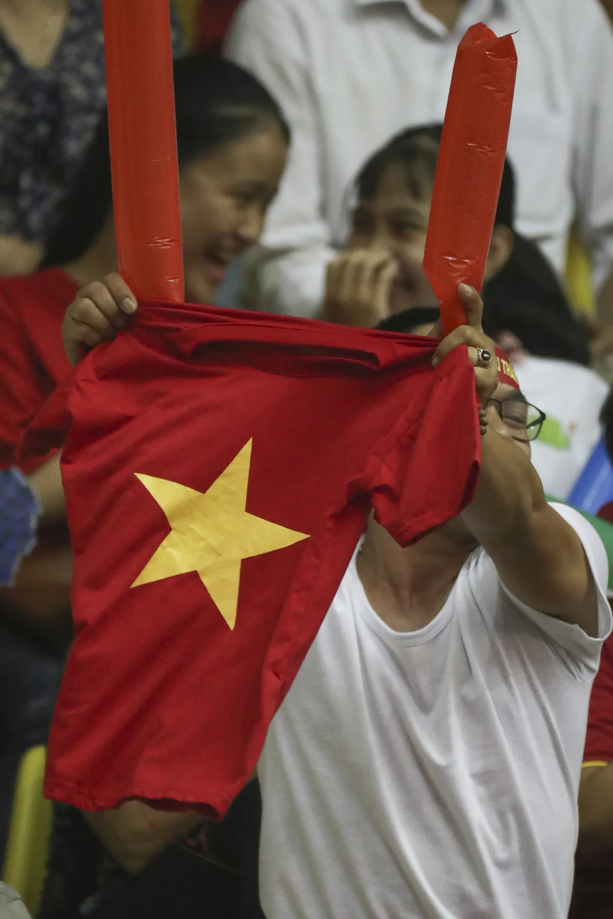 VTV Cup 2019: Khán giả cháy hết mình cùng ĐT Việt Nam trong trận chung kết - Ảnh 5. VTV Cup 2019: Khán giả cháy hết mình cùng ĐT Việt Nam trong trận chung kết - Ảnh 5.