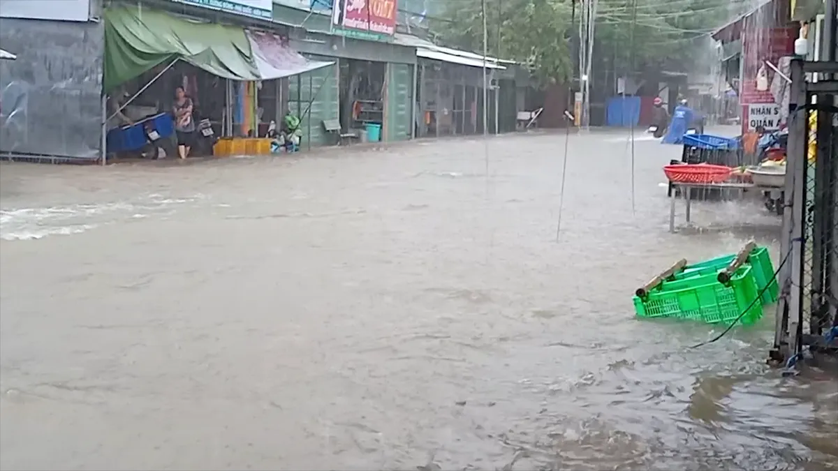 Phú Quốc, Kiên Giang triển khai giải pháp hỗ trợ người dân bị mưa lũ - Ảnh 6.