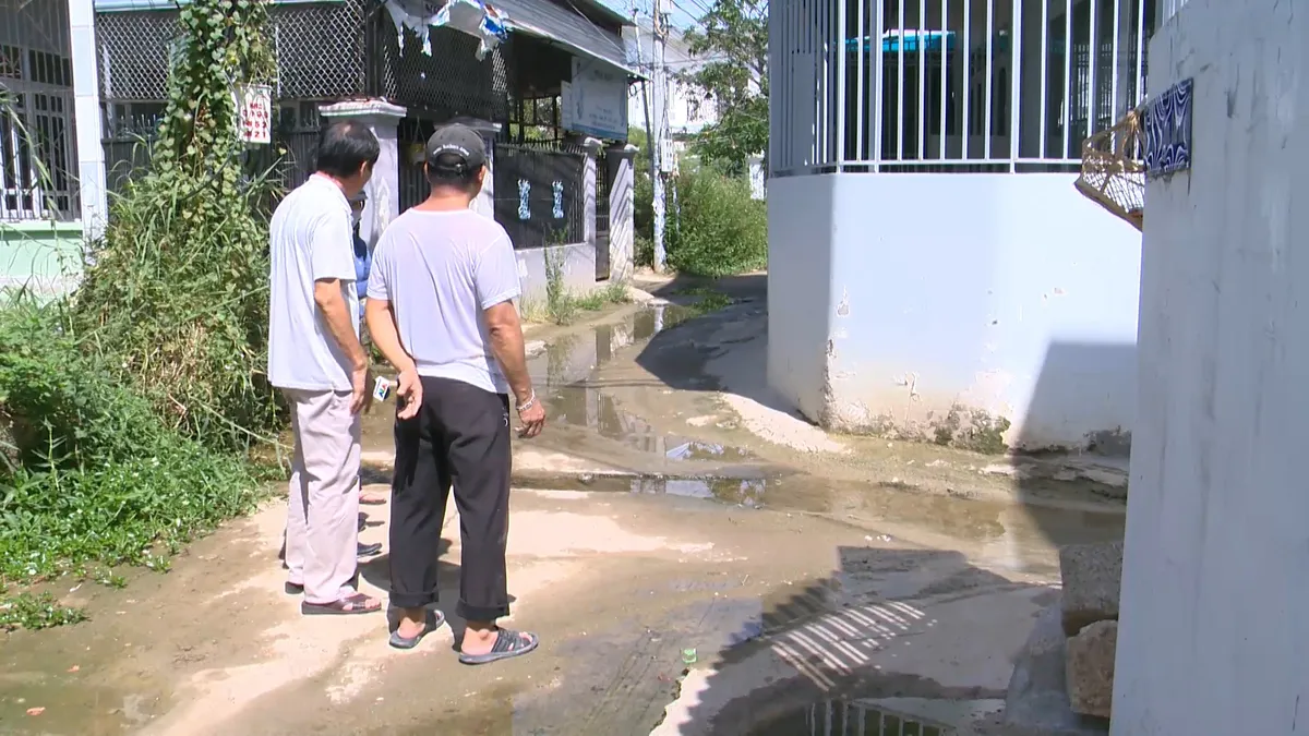 Kiến nghị x&acirc;y dựng c&ocirc;ng tho&aacute;t nước cho khu phố ngập &uacute;ng - Ảnh 1.