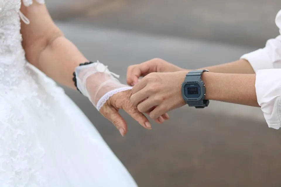 X&uacute;c động với ch&agrave;ng trai 10X h&oacute;a ch&uacute; rể gi&uacute;p b&agrave; nội 88 tuổi l&agrave;m c&ocirc; d&acirc;u - Ảnh 2.