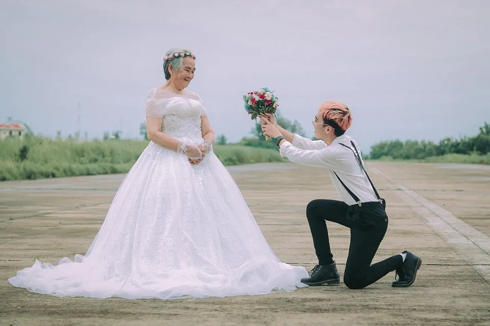 X&uacute;c động với ch&agrave;ng trai 10X h&oacute;a ch&uacute; rể gi&uacute;p b&agrave; nội 88 tuổi l&agrave;m c&ocirc; d&acirc;u - Ảnh 6.