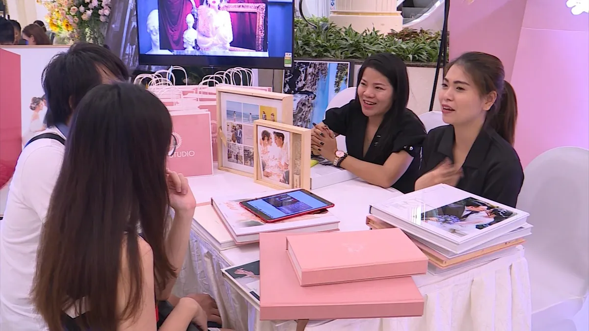 Sôi động sắc màu triển lãm cưới - Ảnh 3. Sôi động sắc màu triển lãm cưới - Ảnh 3.