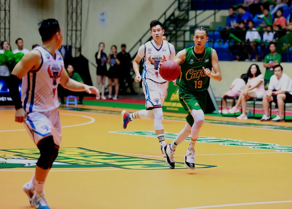 VBA lý giải quy định giới hạn cầu thủ gốc Việt: Hướng tới SEA Games 31 - Ảnh 1. VBA lý giải quy định giới hạn cầu thủ gốc Việt: Hướng tới SEA Games 31 - Ảnh 1.