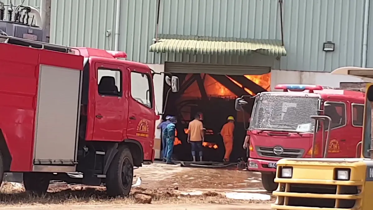 Hỏa hoạn ở Đồng Nai nghi do đốt rác - Ảnh 5. Hỏa hoạn ở Đồng Nai nghi do đốt rác - Ảnh 5.