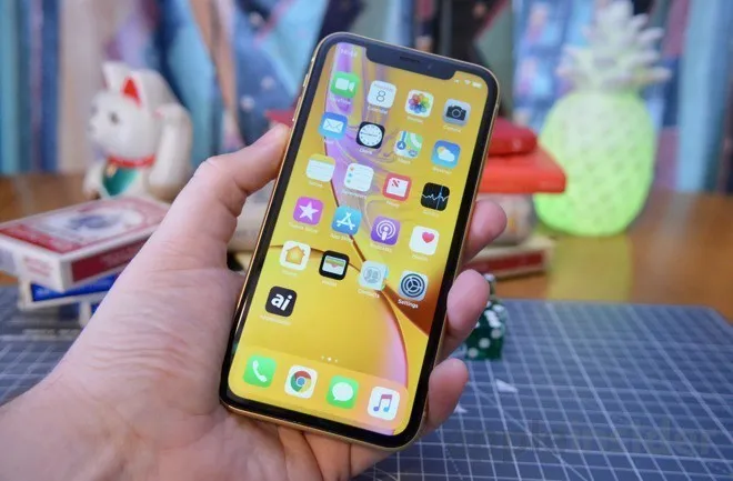 Chơi chội, British Airways mua 15.000 chiếc iPhone XR cho phi hành đoàn - Ảnh 1.