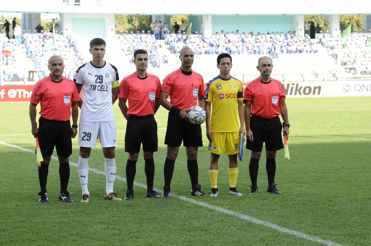 Hòa 2-2 trên sân của Altyn Asyr, CLB Hà Nội vào chung kết liên khu vực AFC Cup 2019 - Ảnh 2. Hòa 2-2 trên sân của Altyn Asyr, CLB Hà Nội vào chung kết liên khu vực AFC Cup 2019 - Ảnh 2.