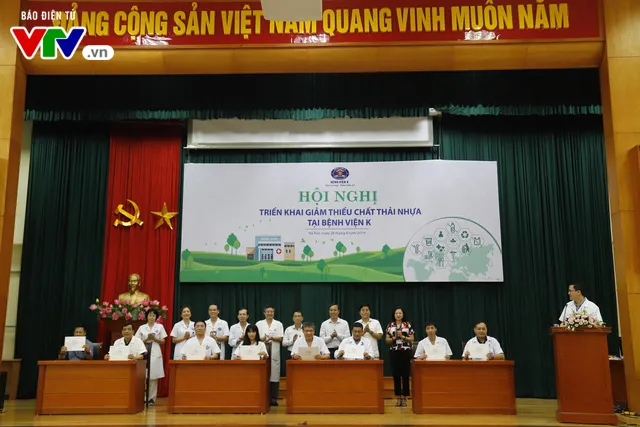 Bệnh viện K triển khai giảm thiểu chất thải nhựa - Ảnh 4. Bệnh viện K triển khai giảm thiểu chất thải nhựa - Ảnh 4.