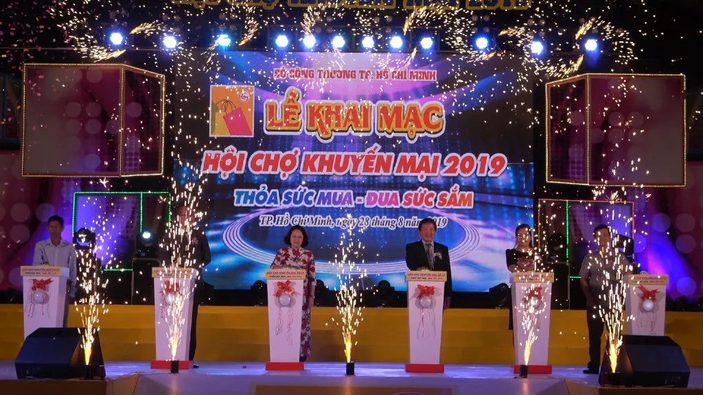 Tưng bừng Hội chợ Khuyến mại tại TP. HCM - Ảnh 1. Tưng bừng Hội chợ Khuyến mại tại TP. HCM - Ảnh 1.