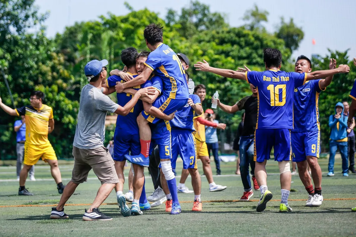 Đội bóng Ban Thể thao giành chức vô địch giải bóng đá mini VTV 2019 - Ảnh 3. Đội bóng Ban Thể thao giành chức vô địch giải bóng đá mini VTV 2019 - Ảnh 3.