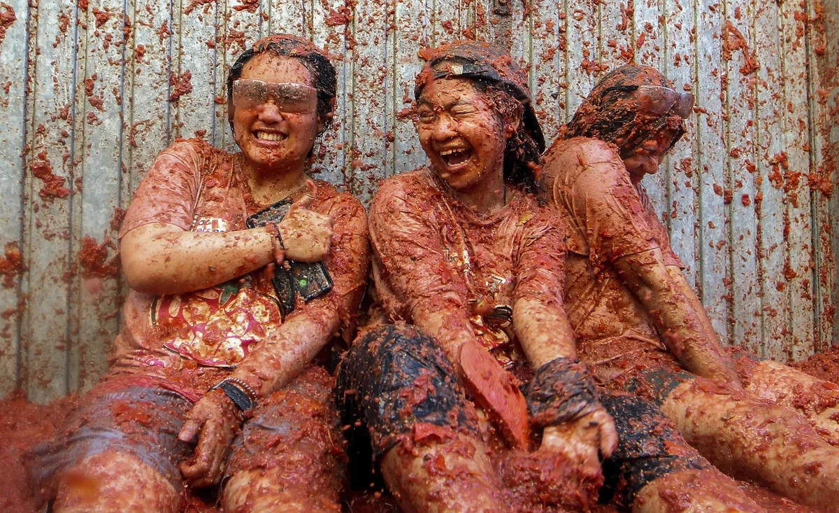 Biển cà chua đỏ rực rại lễ hội La Tomatina - Ảnh 13.