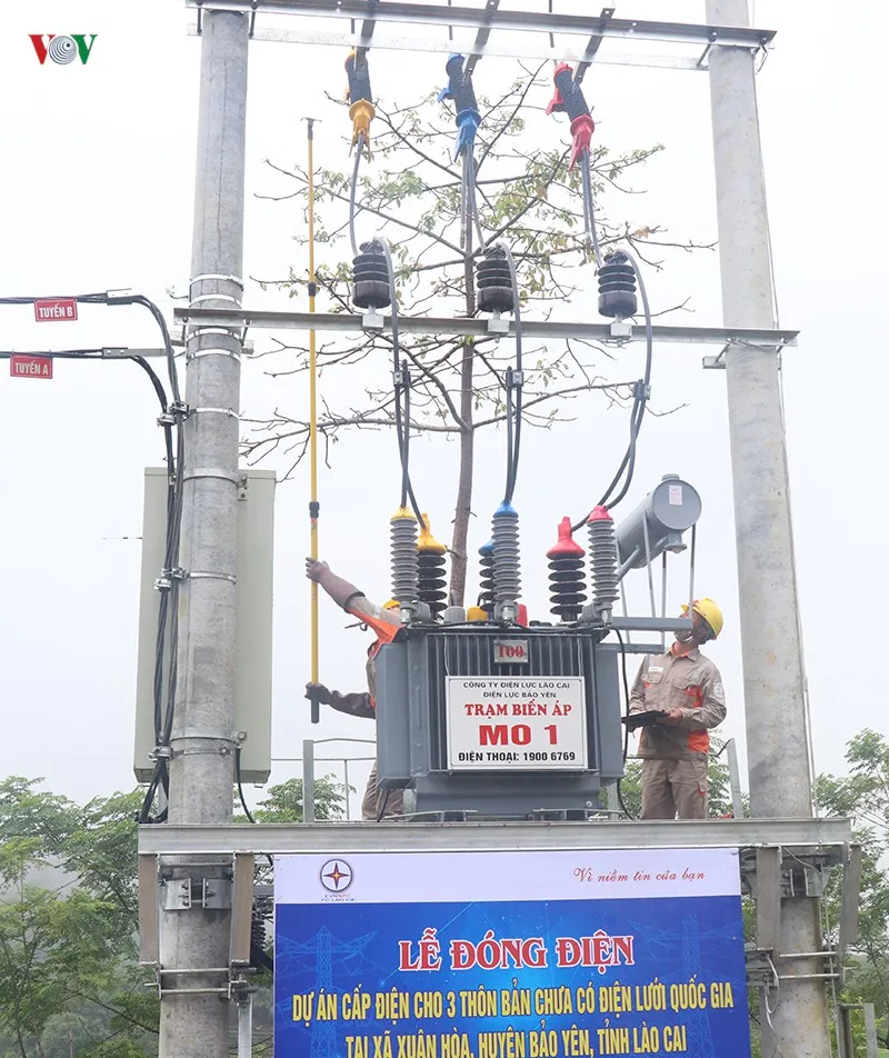 Hàng trăm hộ nghèo ở Lào Cai đón điện lưới quốc gia dịp Tết Độc lập - Ảnh 1.