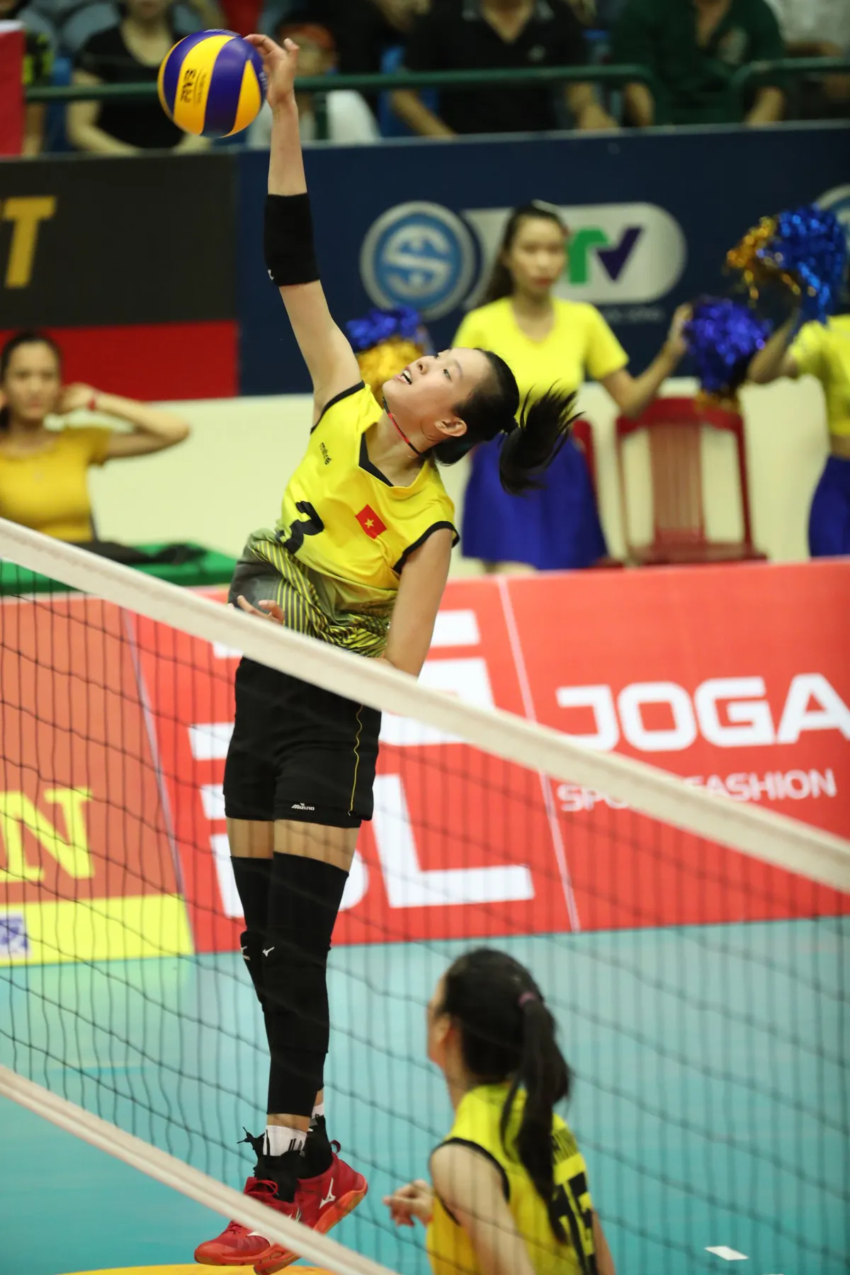 VTV Cup 2019: Chấn thương bất ngờ, Trần Thị Thanh Thúy đau đớn rời sân - Ảnh 1. VTV Cup 2019: Chấn thương bất ngờ, Trần Thị Thanh Thúy đau đớn rời sân - Ảnh 1.
