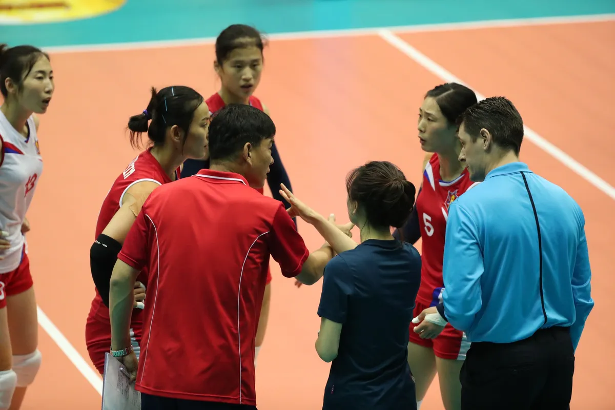 Ảnh VTV Cup 2019: Ngược dòng không tưởng, NEC (Nhật Bản) vượt qua CHDCND Triều Tiên - Ảnh 3.