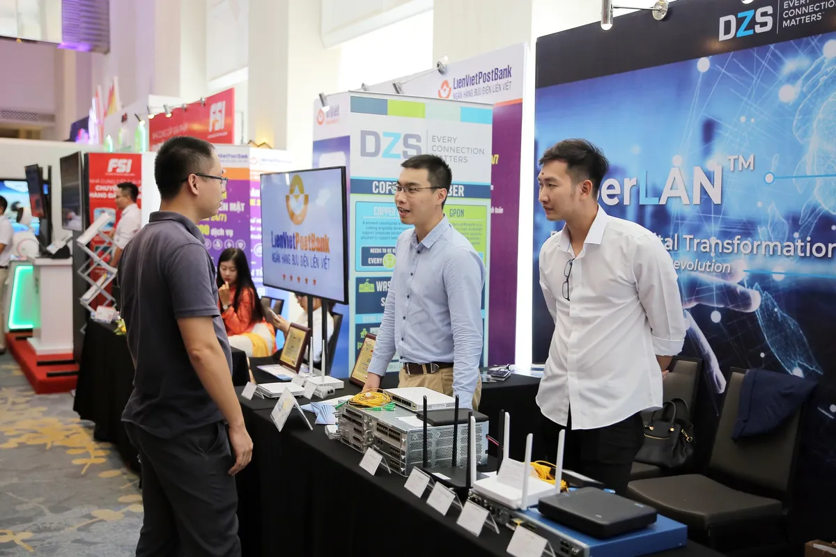 Nhiều giải pháp chuyển đổi số được giới thiệu tại Vietnam ICT Summit 2019 - Ảnh 7.