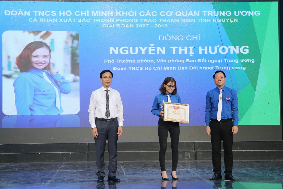 Tuyên dương tập thể, cá nhân có thành tích xuất sắc trong phong trào thanh niên tình nguyện (2007 - 2019) - Ảnh 26. Tuyên dương tập thể, cá nhân có thành tích xuất sắc trong phong trào thanh niên tình nguyện (2007 - 2019) - Ảnh 26.