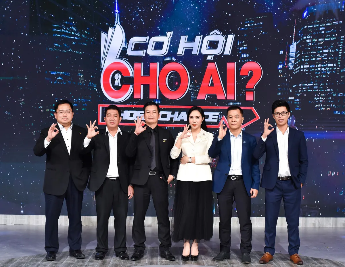 Cơ hội cho ai - Tập 1: Xuất hiện nhân vật khiến CEO Lưu Nga phải “chiến đấu tới cùng” - Ảnh 1.