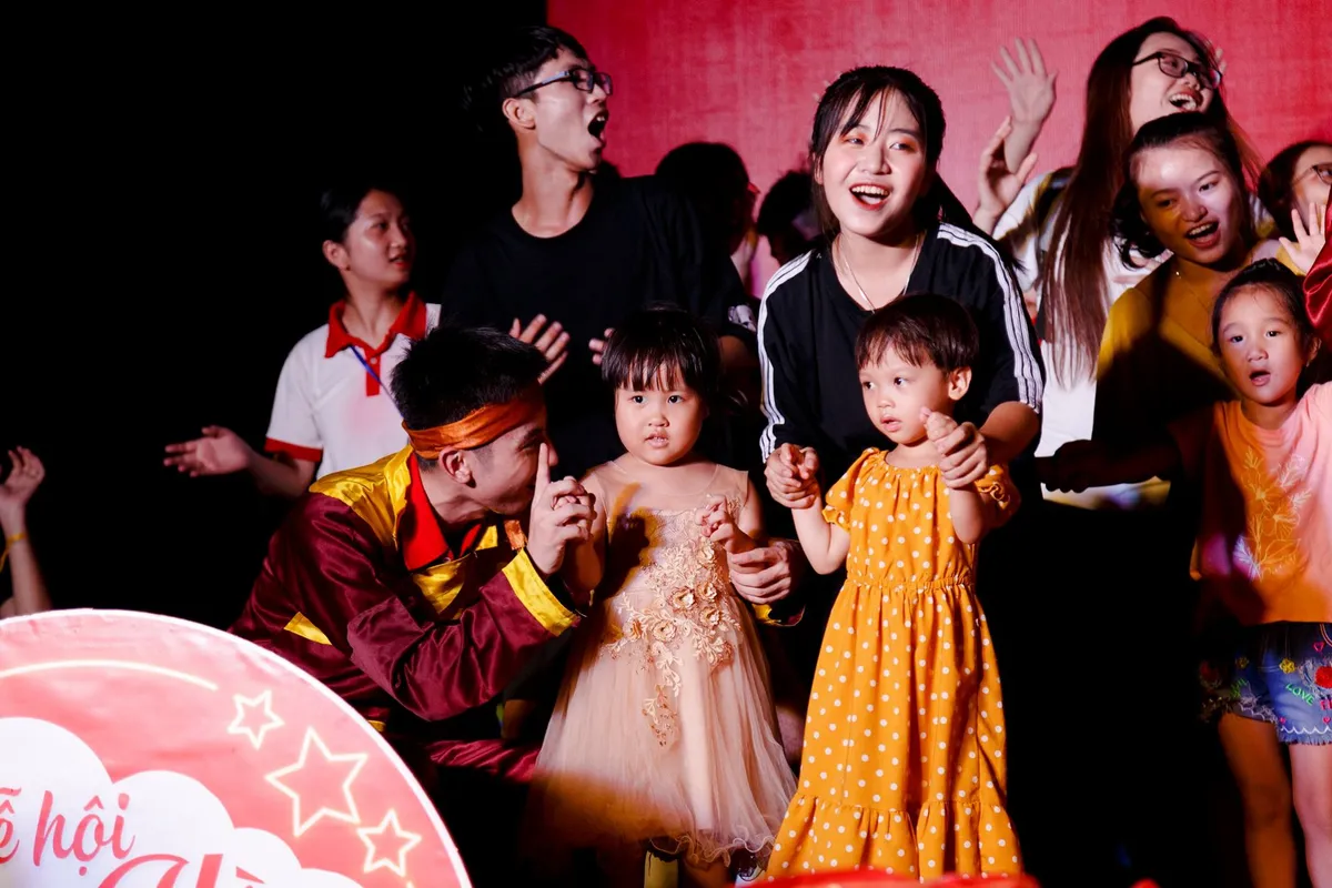 Lễ hội Trăng hồng - Hiến máu tiếp sức người bệnh - Ảnh 2. Lễ hội Trăng hồng - Hiến máu tiếp sức người bệnh - Ảnh 2.