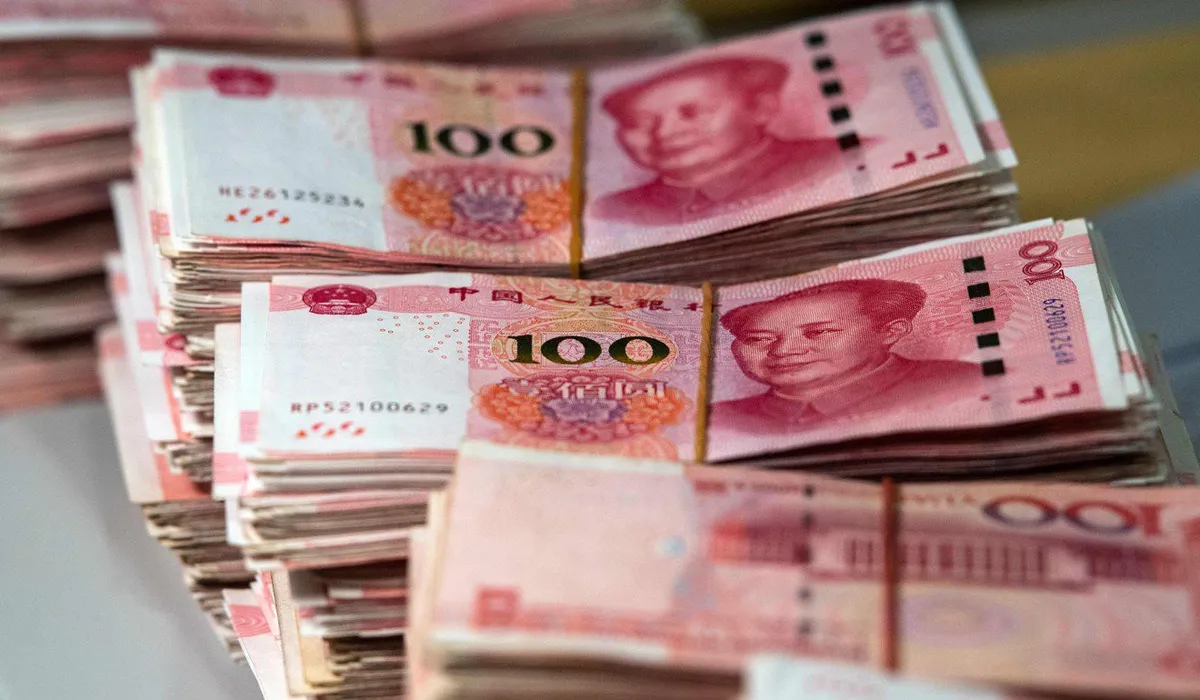 Người đ&agrave;n &ocirc;ng Trung Quốc vứt 14.000 USD ra đường rồi hối hận - Ảnh 2.