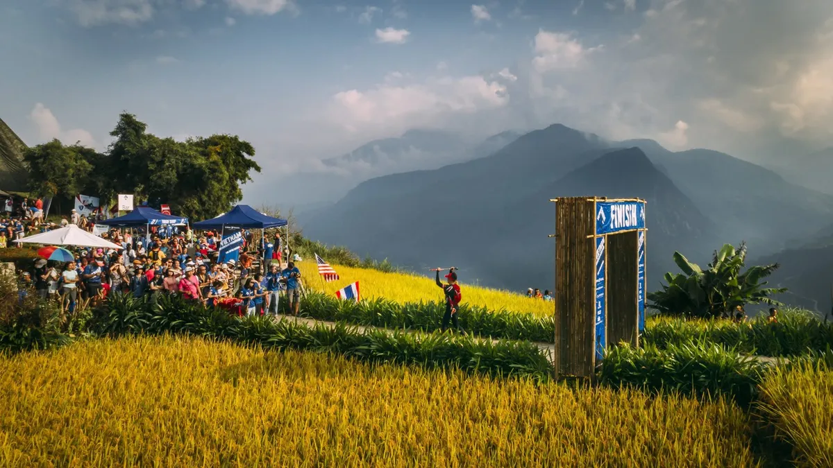 Gần 4.000 VĐV chạy marathon vượt núi Sapa - Ảnh 1. Gần 4.000 VĐV chạy marathon vượt núi Sapa - Ảnh 1.