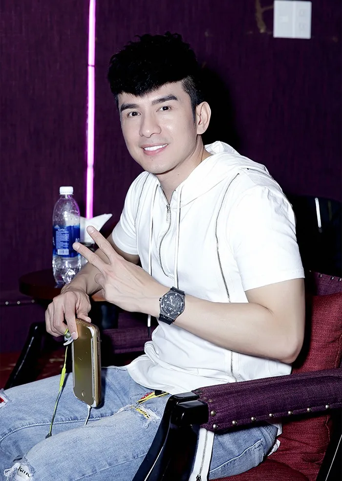 Đan Trường, Lệ Quyên diện đồ trẻ trung đến tập liveshow của Quang Hà - Ảnh 2.