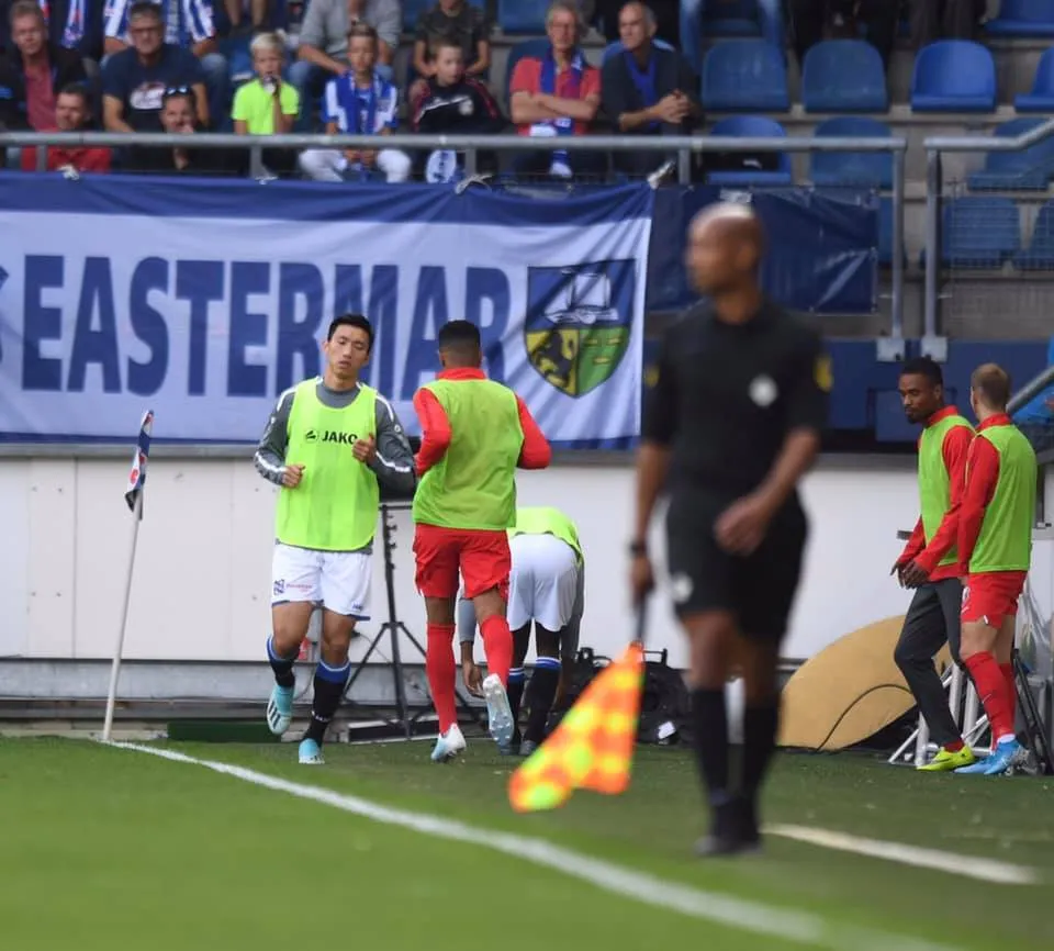 Văn Hậu dự bị, SC Heerenveen hòa đáng tiếc FC Utrecht - Ảnh 3. Văn Hậu dự bị, SC Heerenveen hòa đáng tiếc FC Utrecht - Ảnh 3.