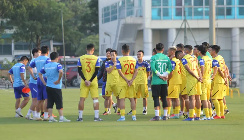ĐT Việt Nam có buổi tập nhẹ đầu tiên sau ngày hội quân - Ảnh 6. ĐT Việt Nam có buổi tập nhẹ đầu tiên sau ngày hội quân - Ảnh 6.