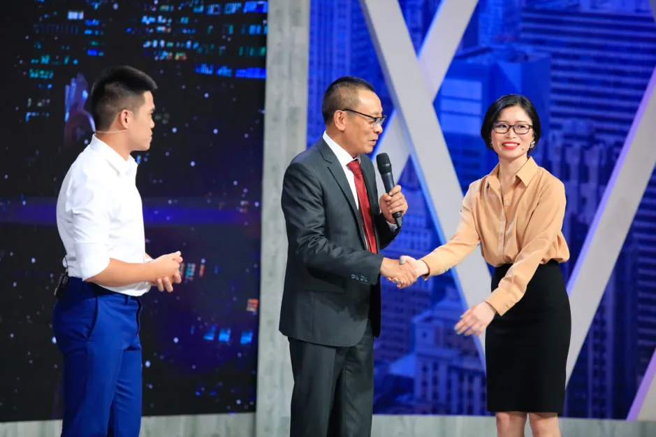 Sững sờ khi Sếp Lưu Nga b&igrave;nh phẩm gu thời trang thiếu tinh tế của ứng vi&ecirc;n đi xin việc - Ảnh 1.