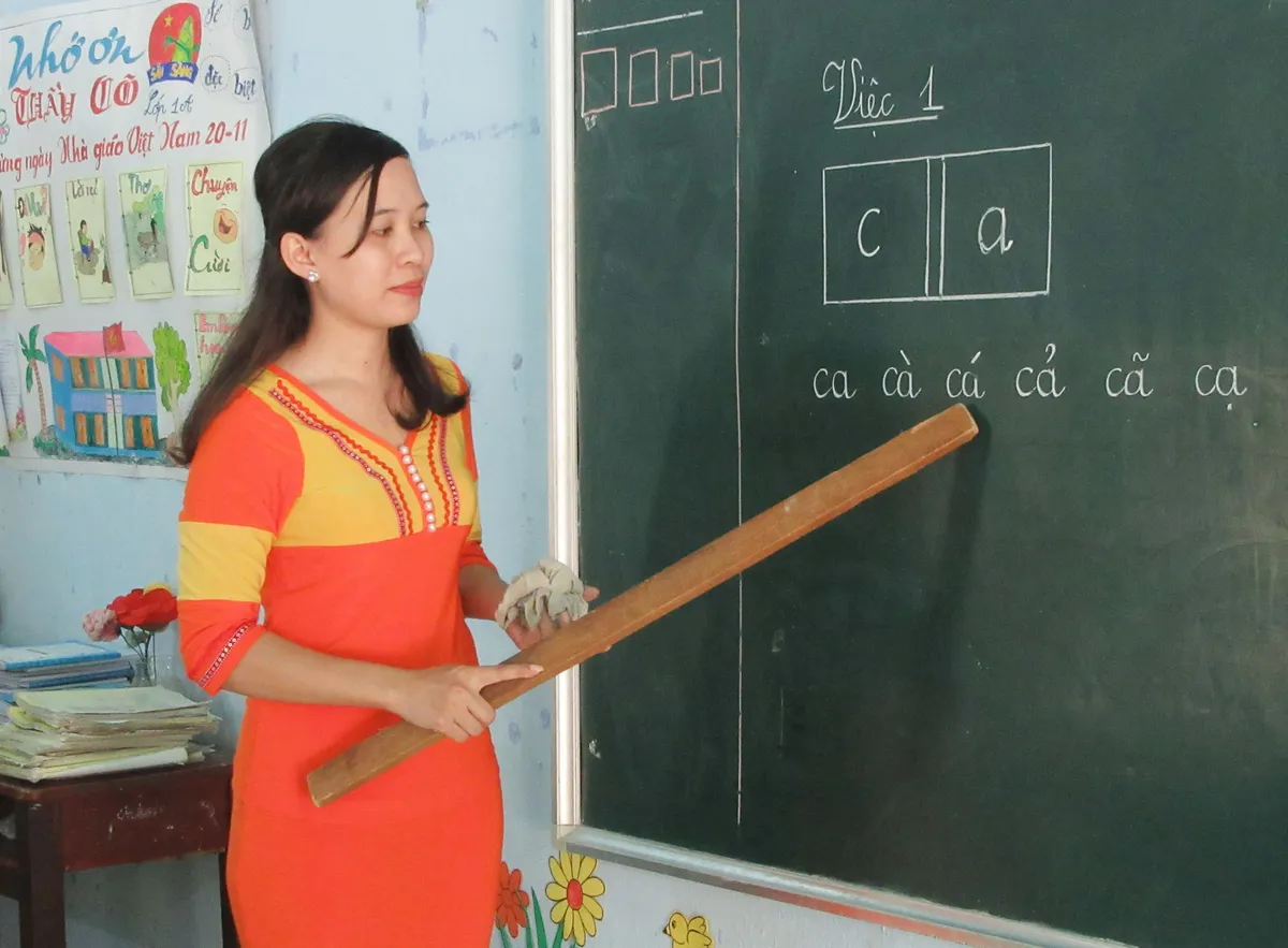 Cô giáo người Raglai với nỗ lực vận động, duy trì tỷ lệ học sinh đến lớp đều đặn - Ảnh 2. Cô giáo người Raglai với nỗ lực vận động, duy trì tỷ lệ học sinh đến lớp đều đặn - Ảnh 2.