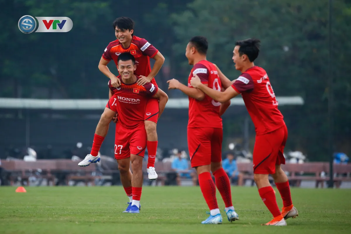 ẢNH: ĐT Việt Nam tập luyện tích cực chuẩn bị cho trận đấu vòng loại World Cup 2022 - Ảnh 7.