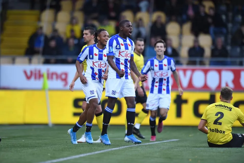 Giải VĐQG Hà Lan: Heerenveen đại thắng trong ngày Văn Hậu dự bị - Ảnh 1. Giải VĐQG Hà Lan: Heerenveen đại thắng trong ngày Văn Hậu dự bị - Ảnh 1.