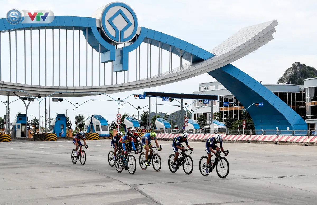 ẢNH: Những khoảnh khắc ấn tượng chặng 3 Giải xe đạp quốc tế VTV C&uacute;p T&ocirc;n Hoa Sen 2019 - Ảnh 2.