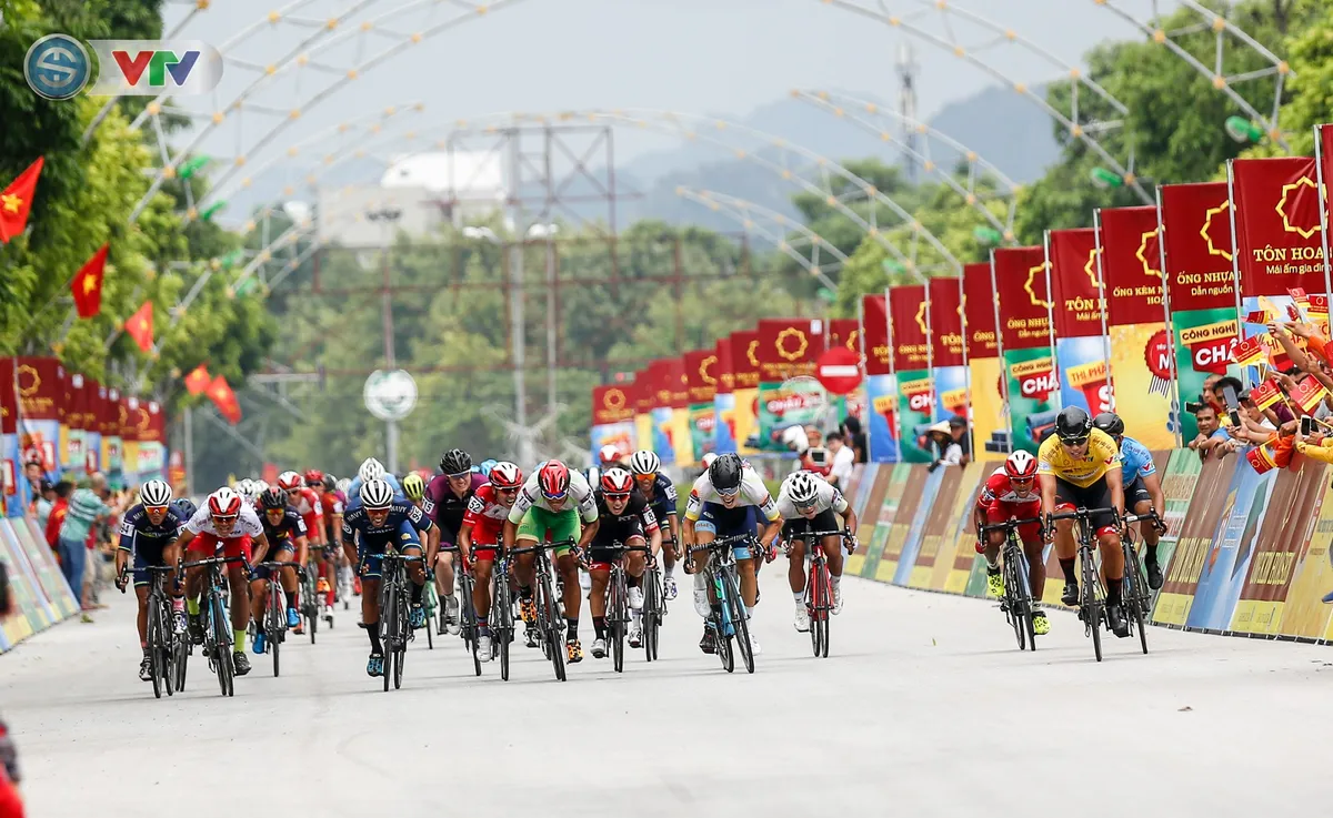 ẢNH: Những khoảnh khắc ấn tượng chặng 3 Giải xe đạp quốc tế VTV C&uacute;p T&ocirc;n Hoa Sen 2019 - Ảnh 9.