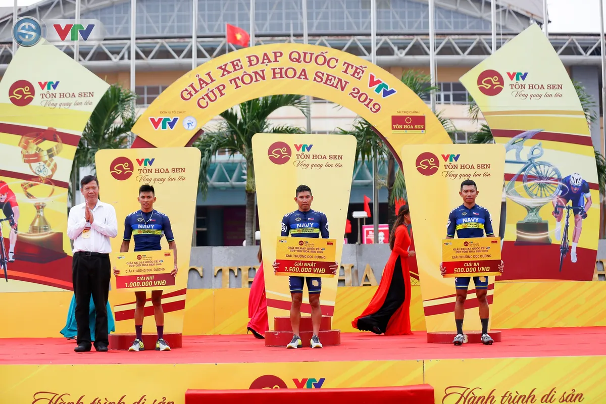 ẢNH: Những khoảnh khắc ấn tượng chặng 3 Giải xe đạp quốc tế VTV C&uacute;p T&ocirc;n Hoa Sen 2019 - Ảnh 13.